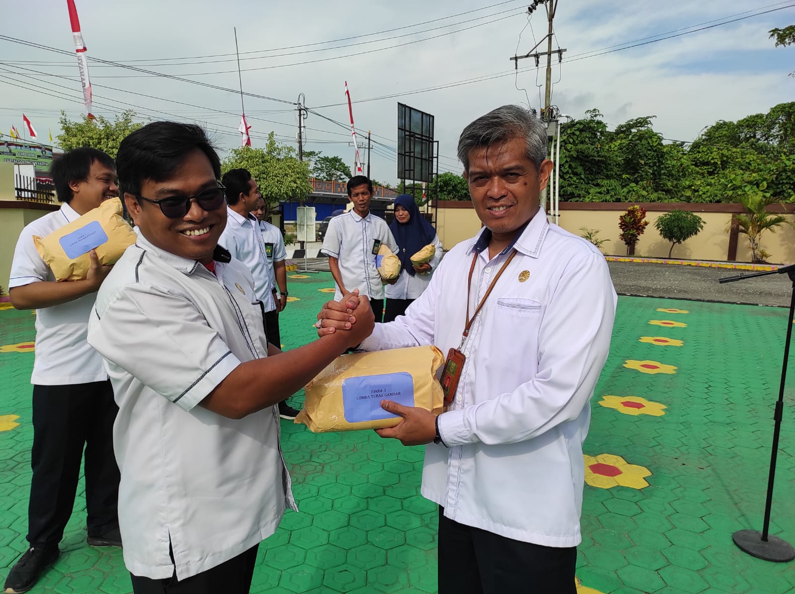bagi_hadiah_4.jpg