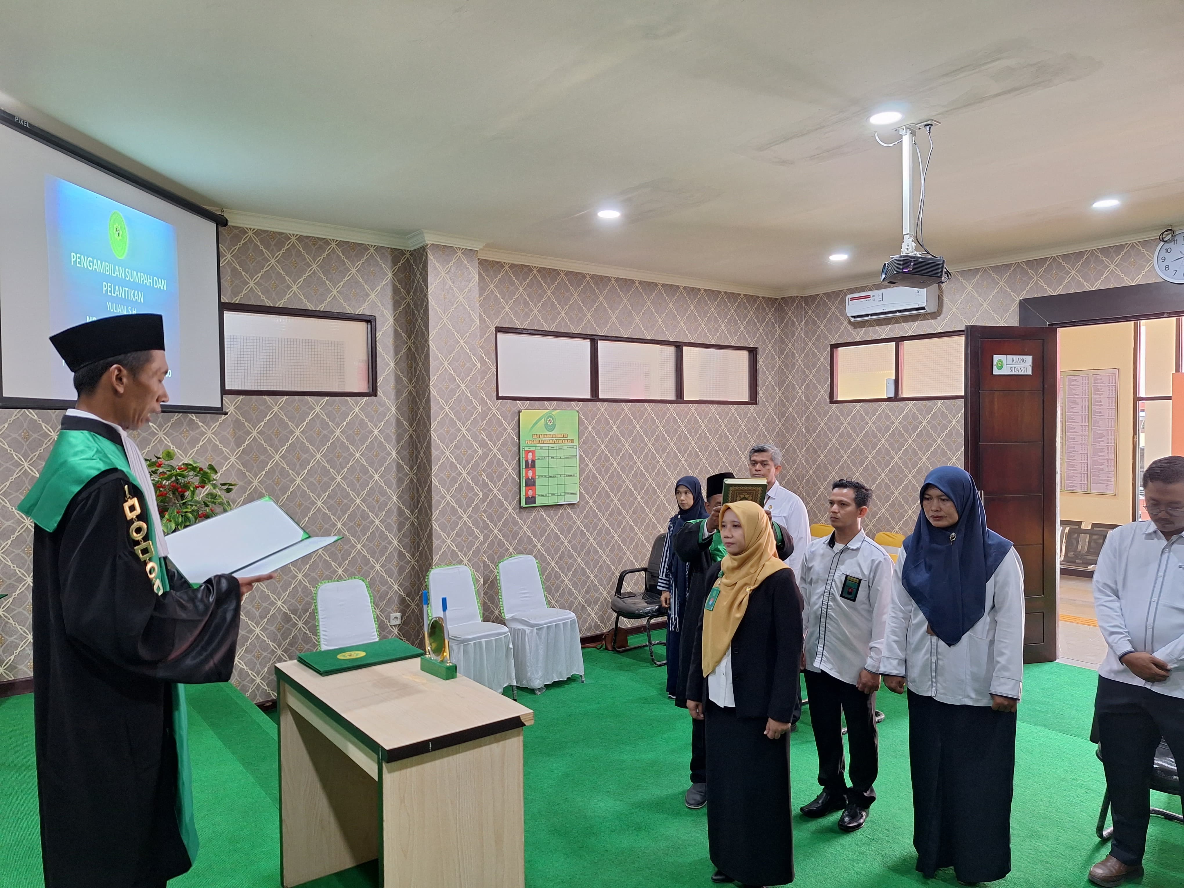 pengambilan_sumpah_dan_pelantikan.jpg